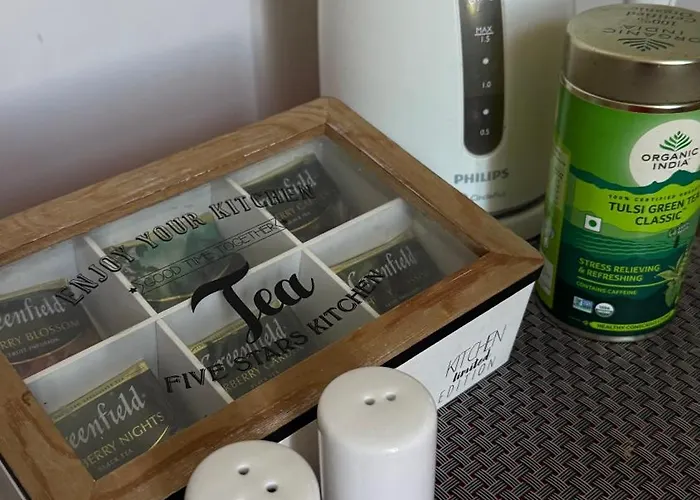 Flat In Front Of Station Apartment *